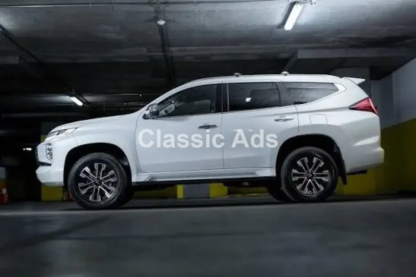 Mitsubishi Montero 2021 - Image 2
